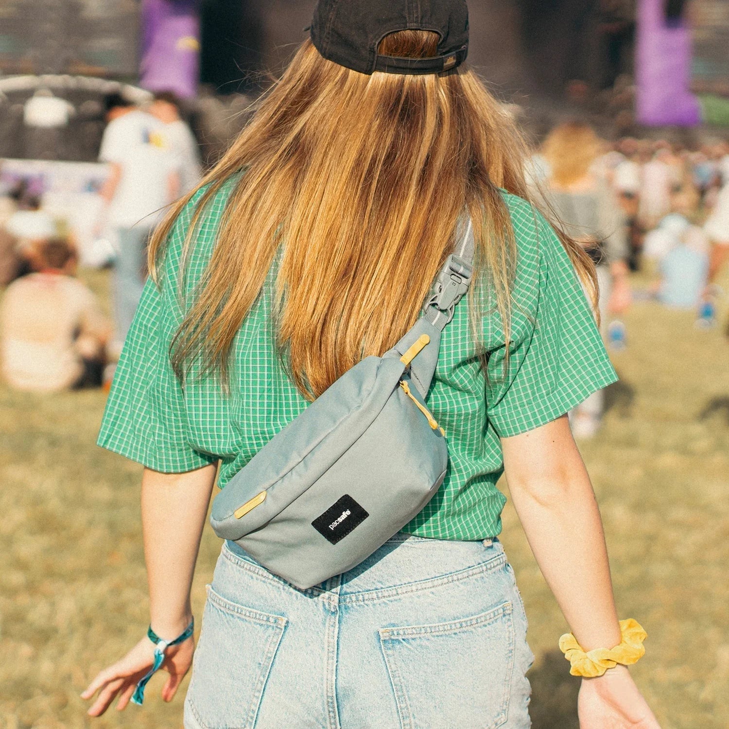 Pacsafe GO Anti-Theft Sling Pack 2.5L