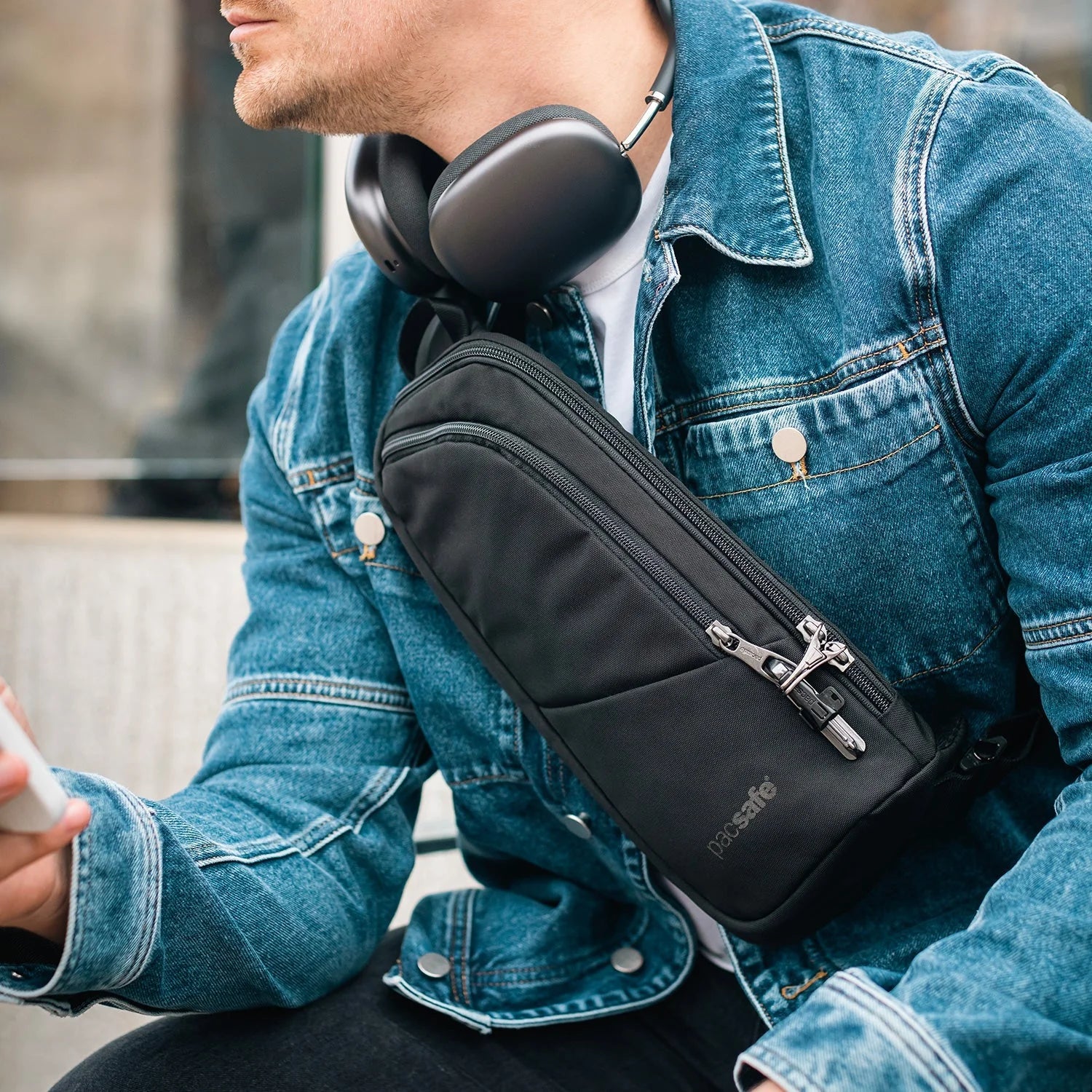 Pacsafe Vibe 150 Anti-Theft Sling Pack 2.5L